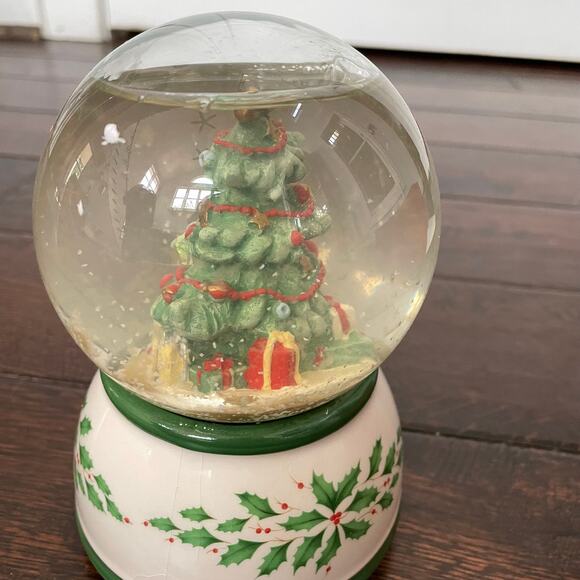Lenox Tree Snow Globe O Christmas Tree 6” Light Musical Globe 847057 Imperfect - Picture 5 of 10